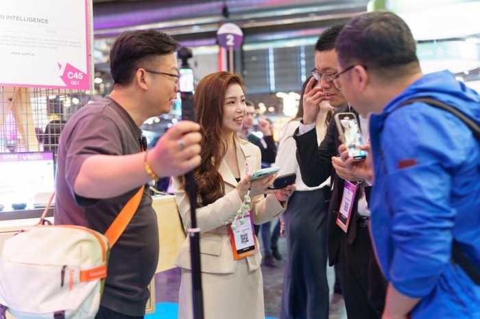 未来智能巴黎VivaTech亮剑：AI耳机开启办公效率革命，viaim品牌加速全球布局