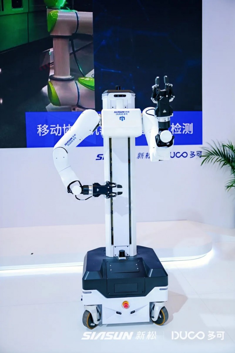 “功能替代”到“智能共创”——深入解读新松多可仿生人形机器人