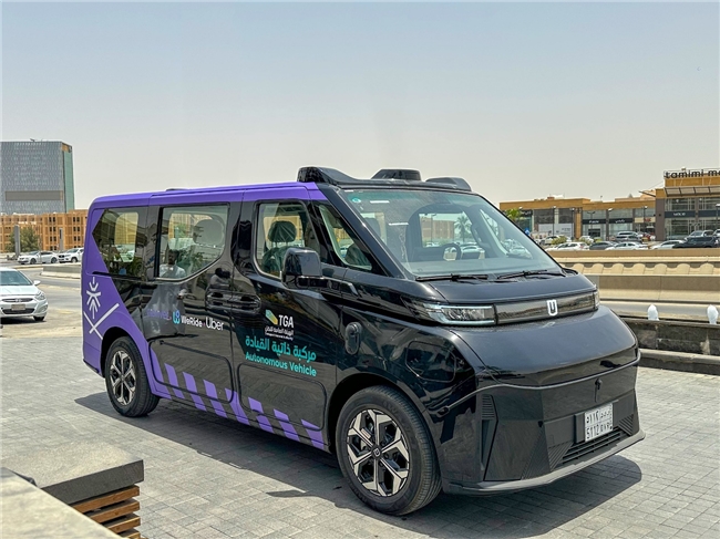 “全球Robotaxi第一股”文远知行：Q2营收亮眼，7月密集突破巩固优势