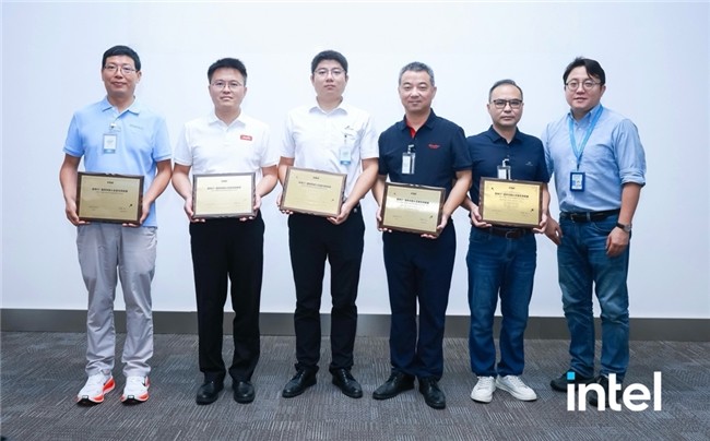 聚焦液冷痛点：英特尔UQD互换性认证助力数据中心高效发展