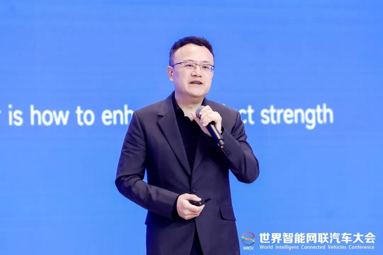 2025WICV｜程鹏：AI驱动智能网联汽车发展新范式