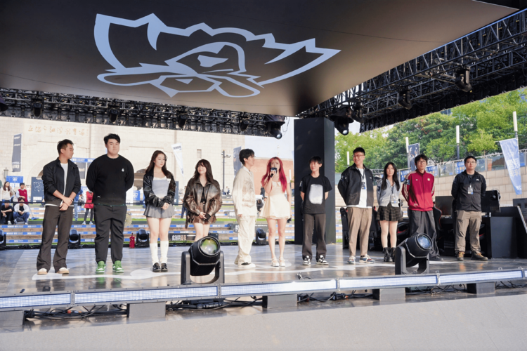 高校电竞热潮下的技术突围：雷鸟显示器赋能英雄联盟赛事升级