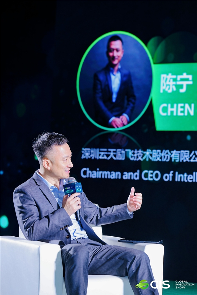 “AI 教父”Hinton与云天励飞陈宁在AI十字路口的握手—从“能力恐慌”到“普惠共识” ...