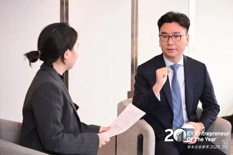 云知声CEO黄伟斩获2025年度“安永企业家奖”殊荣，诠释新时代企业家精神