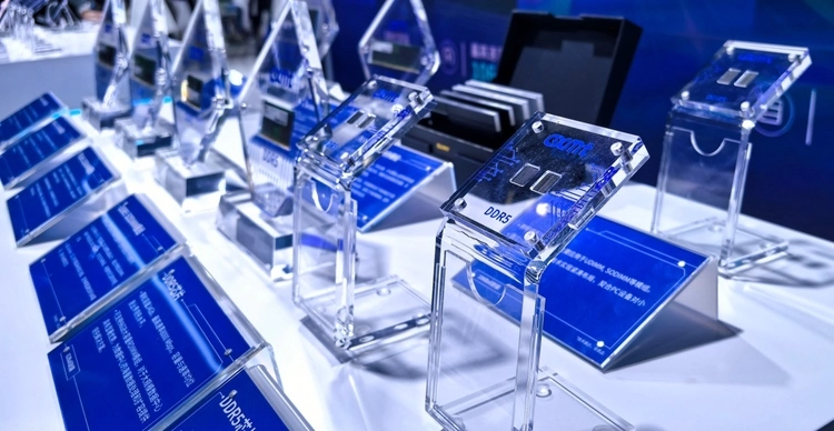 长鑫“双芯”登上顶级舞台，与三大巨头正面硬刚“高端局”