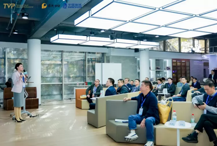 与AI共生，腾讯云携手行业专家共话数智驱动新质生长