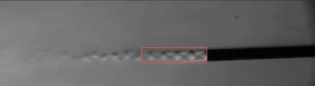 高速摄像机结合纹影技术捕捉超音速激波与马赫环