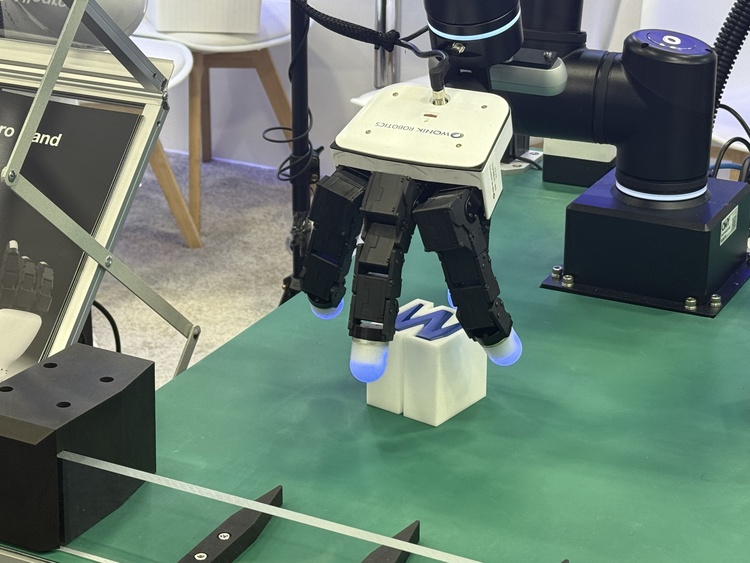 13万人下饺子的CES甭去了，最好玩的40+个项目全都给您列这儿了