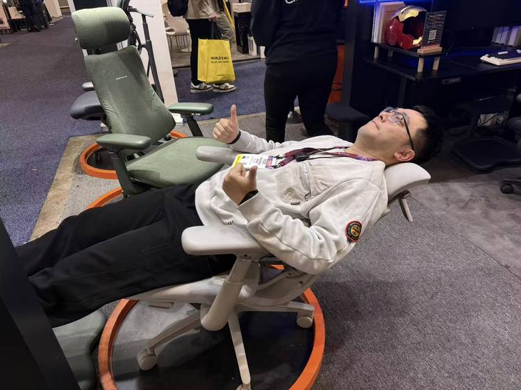 13万人下饺子的CES甭去了，最好玩的40+个项目全都给您列这儿了